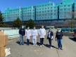 sudionici humnaitarn eakcije ispred bolnice u dubravi, koja je stacionarni centar za oboljele od koronavirusa
