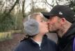 Stručnjaci otkrivaju je li prihvatljivo ljubiti djecu u usta kao David Beckham kćer Harper