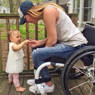 paralizirana-mama-pomogla-svojoj-kceri-da-prohoda