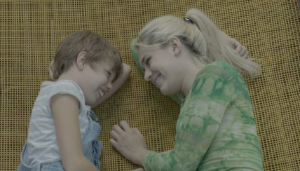 trampolin-film-o-roditeljskoj-ljubavi-zlostavljanju-djeteta-hrabrosti