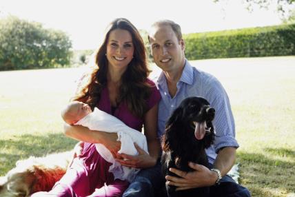 vojvoda i vojvotkinja od Cambridgea i princ George Alexander Louis s ljubimcima