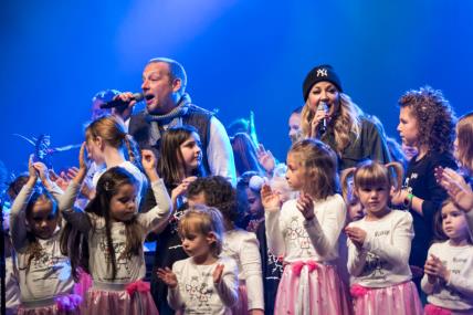 djeca-su-se-naplesala-i-napjevala-na-christmas-story-koncertu-lisinskom