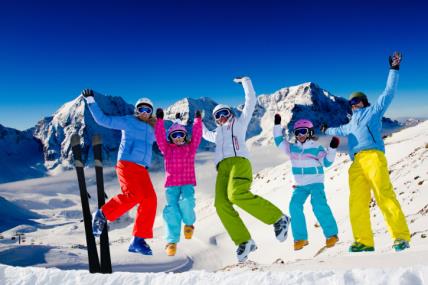 obitelj na skijanju