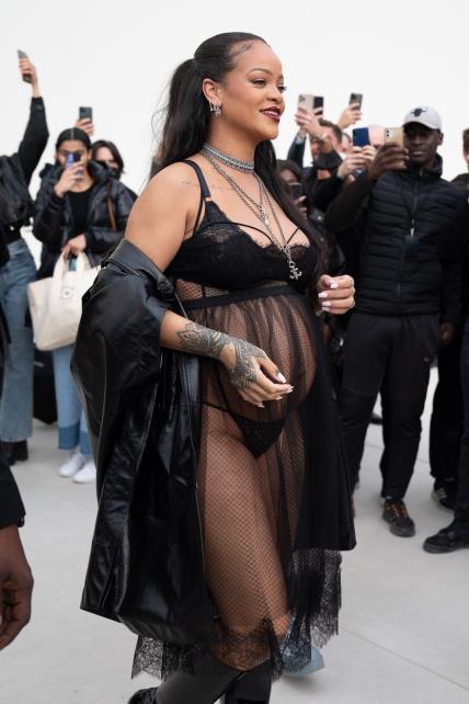 Rihanna voli golišavu trudničku modu