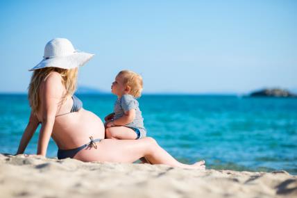 trudnica na plaži