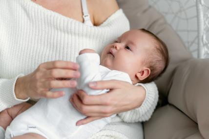 kako umiriti uplakanu bebu