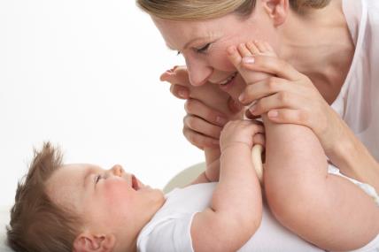 7 preslatkih znakova da vas beba voli