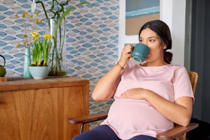 trudnica pije čaj