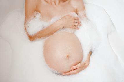 trudnica u kadi