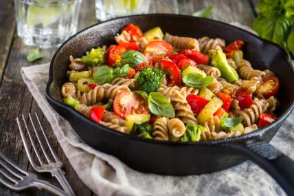 Zdrava tjestenina s brokulom i rajčicama