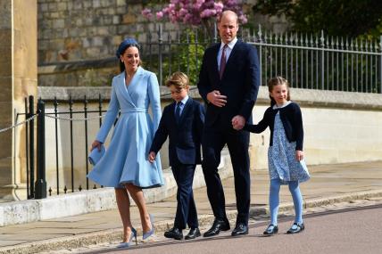 Zašto princ William, Kate i djeca uvijek nose odjeću plave boje?