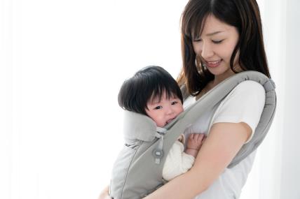Zašto majke u Japanu nose djecu i ne voze ih u kolicima?