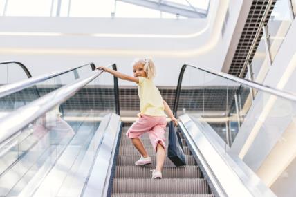 Pokretne stepenice mogu biti opasne za djecu
