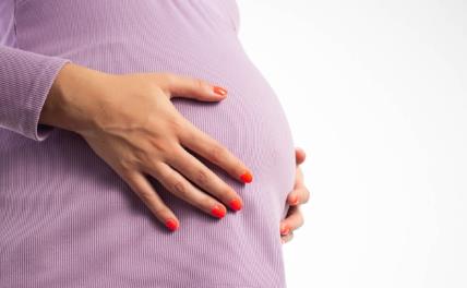 Jesu li trajni lak i geliranje noktiju opasni tretmani u trudnoći