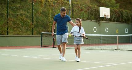 tata i kći tenis.jpg