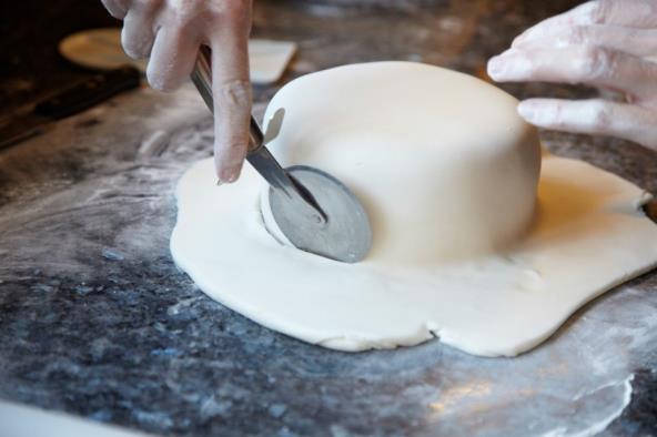 napravite-domacu-tortu-od-fondant-mase-za-klince