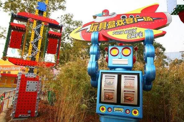 upoznajte-filmsku-atrakciju-na-drugom-kraju-svijeta-disney-pixar-toy-story-land