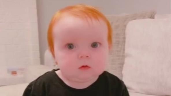 Reakcija bebe kad je vidjela majčine grudi