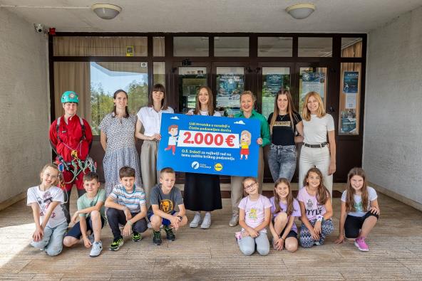 Marina Dijakovic, Eva Fucak, uciteljice i ucenici OS Srdoci (2).jpg