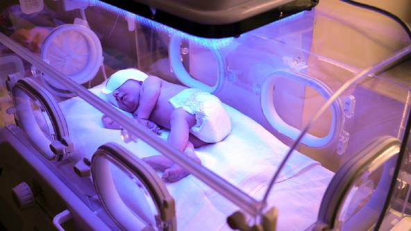 Nepoznati čovjek prišao mami u parku i jednom rečenicom spasio život bebi