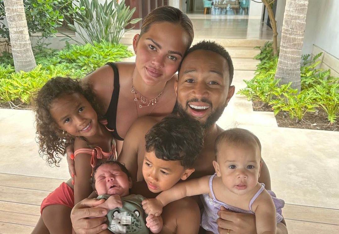 Prvo ljetovanje Chrissy Teigen i Johna Legenda s 4 djece