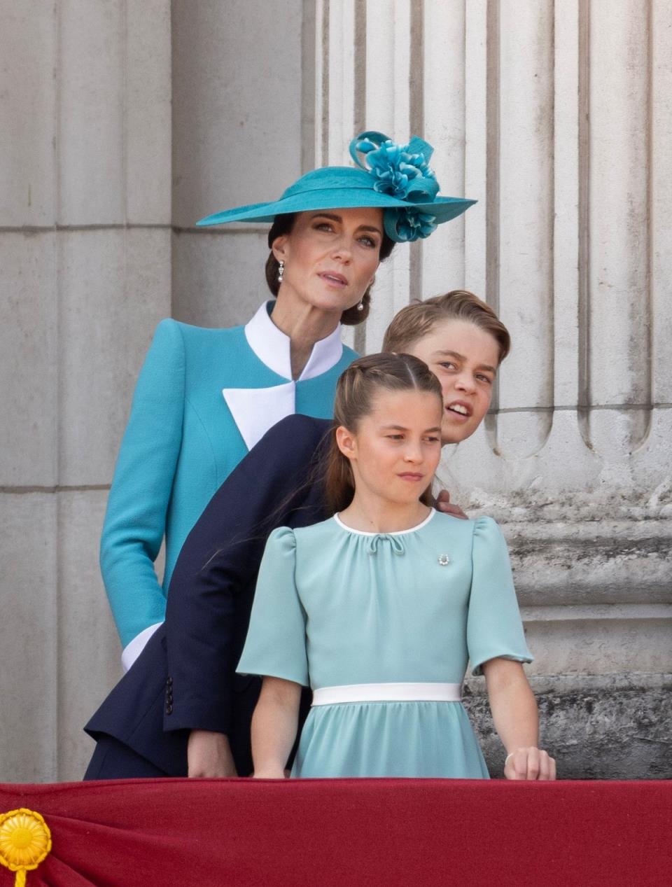 Kate Middleton i obitelj na kraljevoj rođendanskoj paradi
